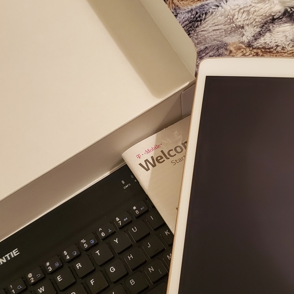 T•Mobile | LG G Pad X 8.0 Tablet (Electronics) - Picture 4 of 8